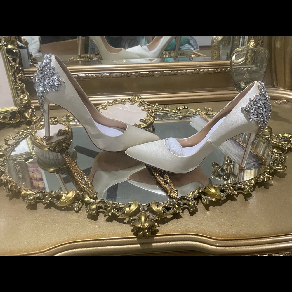 Badgley Mischka Satin Pointed Toe